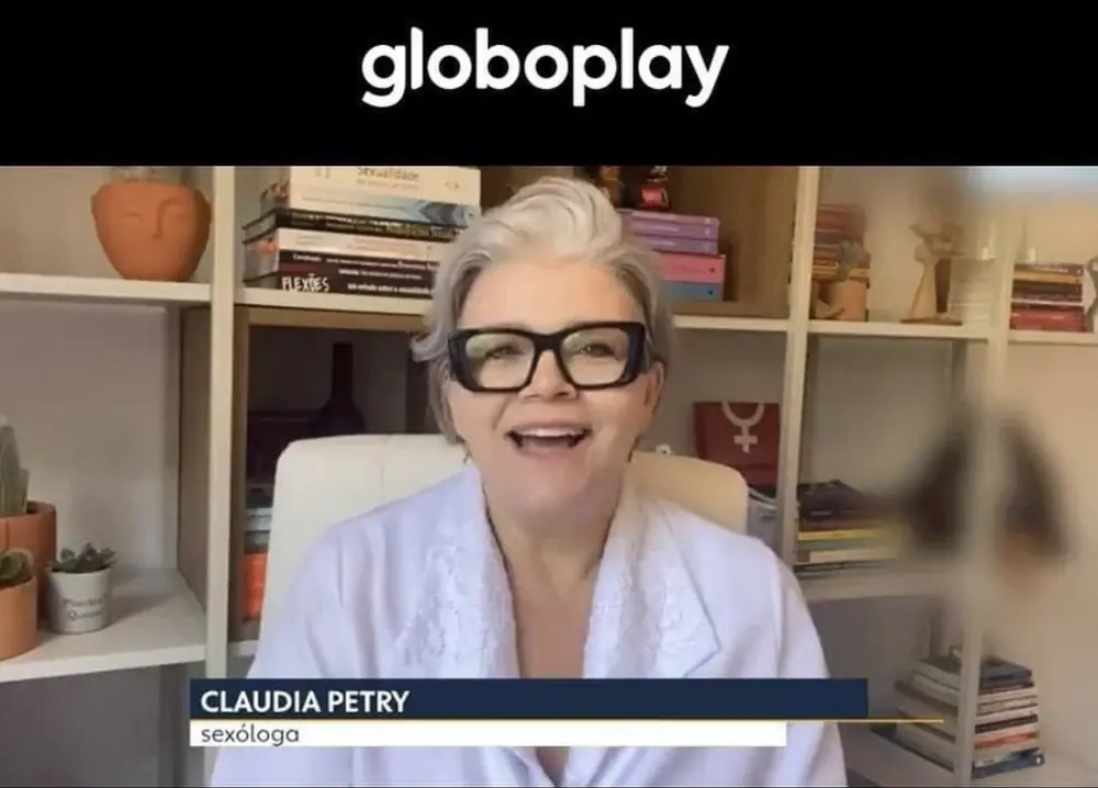 Claudia Petry entrevistada como sexóloga no Globoplay